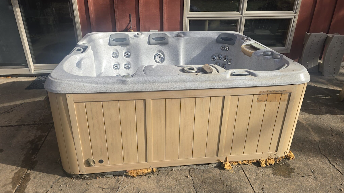 Hot-Tub-Removal Cedar Rapids and the surrounding Linn County area